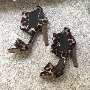 NWOT Stuart Weitzman calf’s hair heels size 10